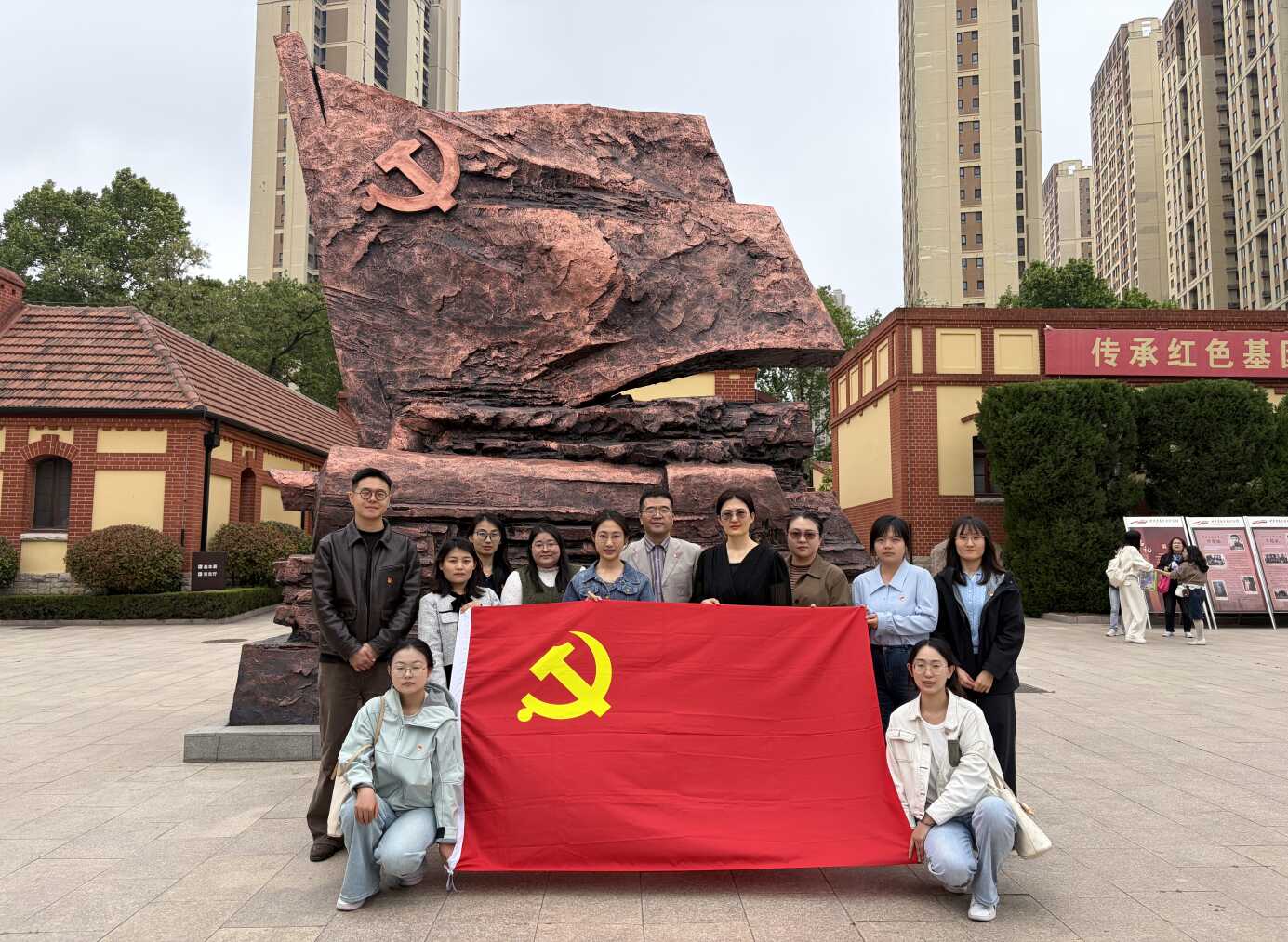 活动以党建为引领